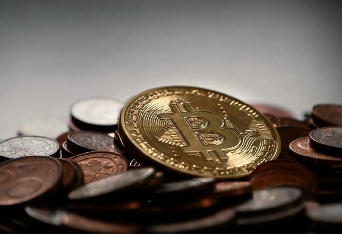 Bitcoin duikt onder de 5300 dollar, alle top 10 cryptomunten in het rood