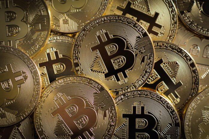 Crypto update Bitcoin rond de 10.300, EOS en XRP grootste stijgers
