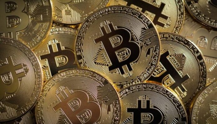 Bitcoin koers net onder de 9700 dollar